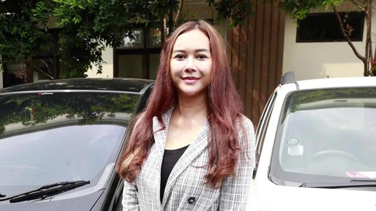 Aura Kasih Resmi Cerai dari Eryck Amaral