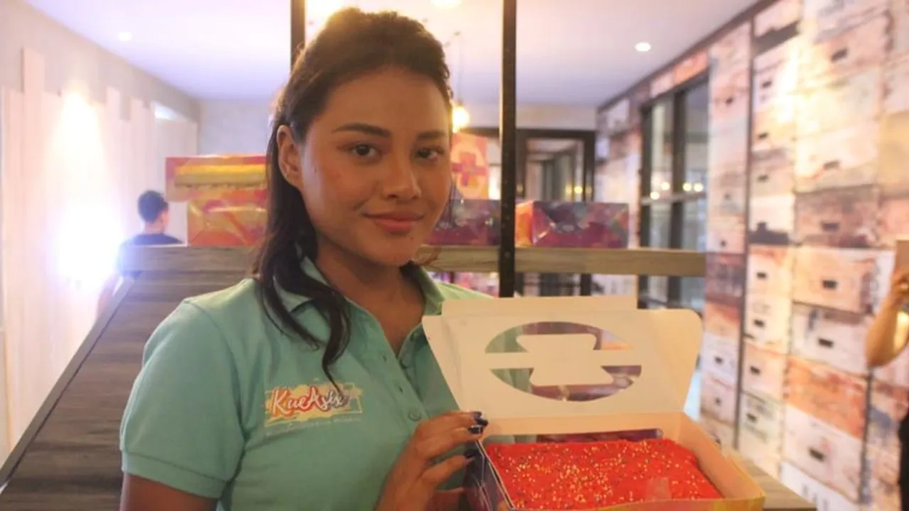 Aurel Antara Entertainment, Bisnis Kue dan Kuliah