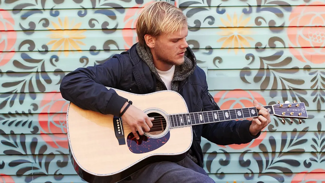 Avicii Terima Penghargaan di Stockholm Yang Diwakili Ayahnya