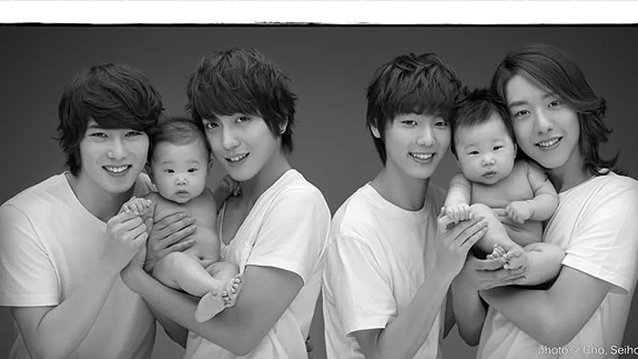 Saat Cowok-Cowok Ganteng Korea Menggendong Bayi, Cute!