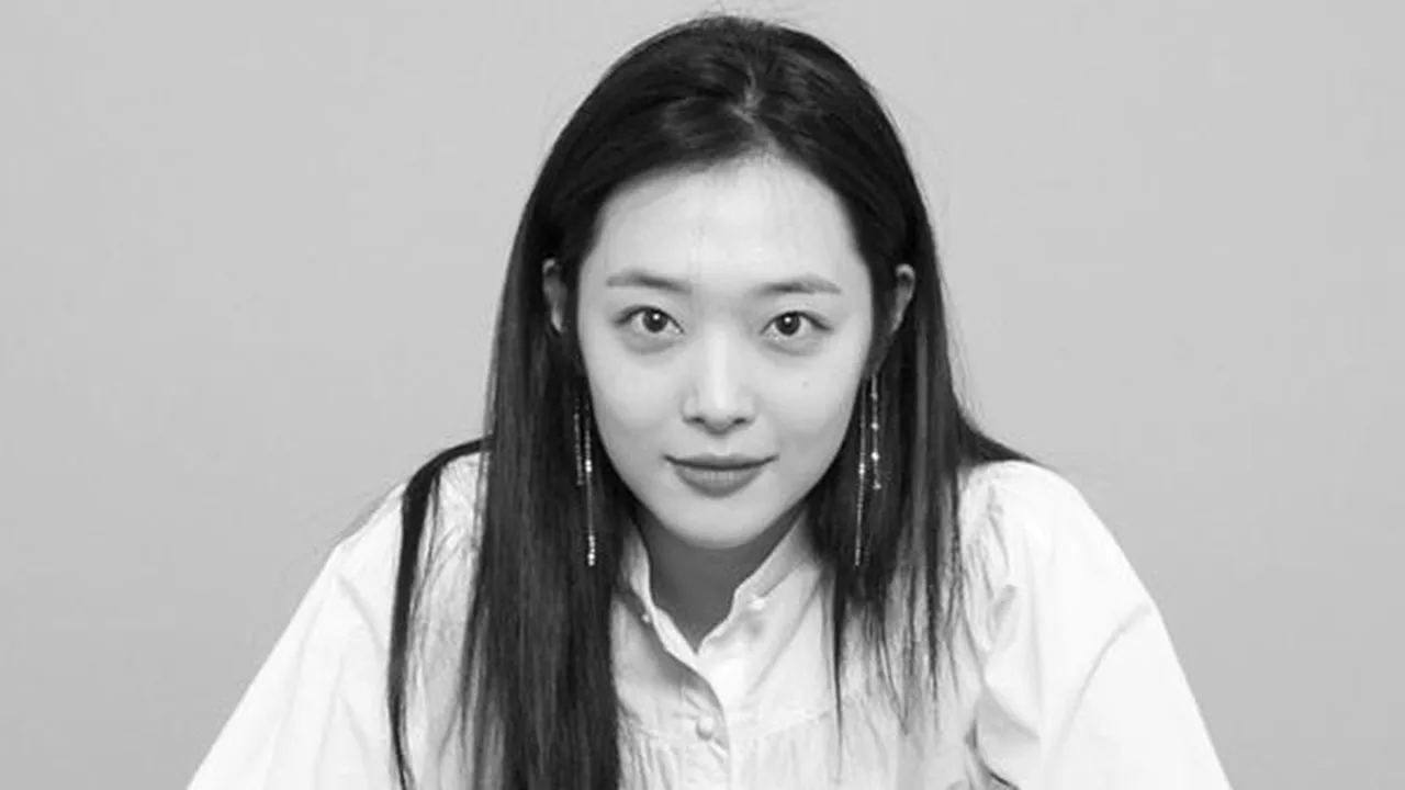 Ayah Sulli Disebut Tak Pernah ke Makam Putrinya, Tapi Terus Bahas Harta Mendiang