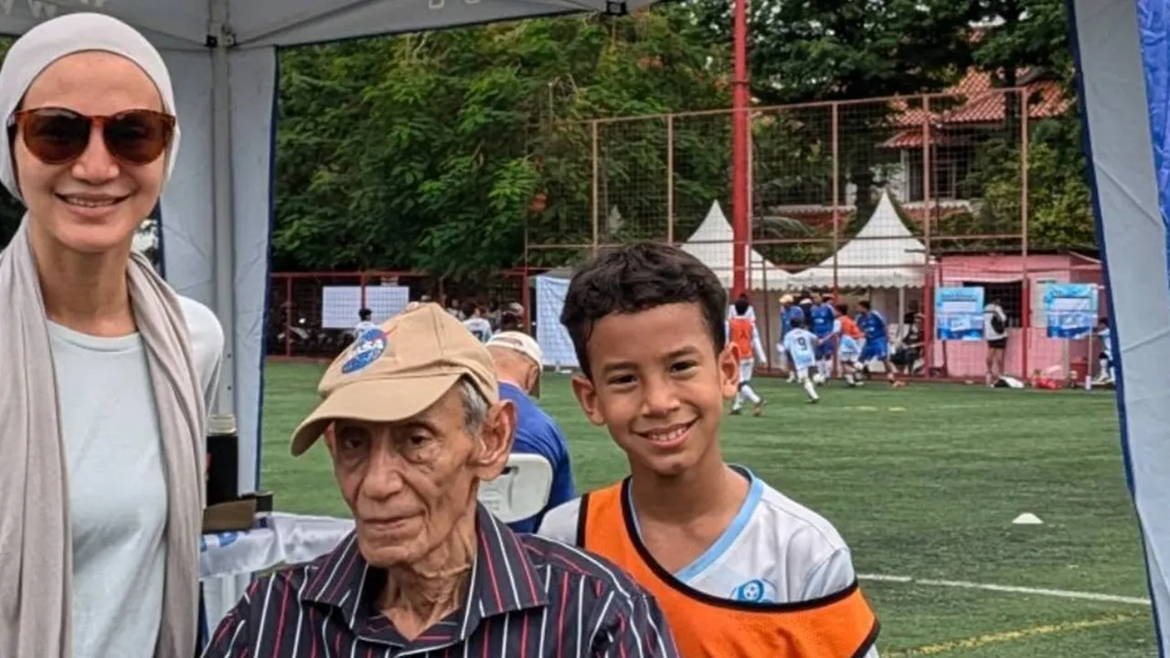 Ayah Wanda Hamidah Meninggal Dunia Akibat Kanker Usus, Keluarga Sudah Ikhlas Ayah Wanda Hamidah Meninggal Dunia Akibat Kanker Usus, Keluarga Sudah Ikhlas