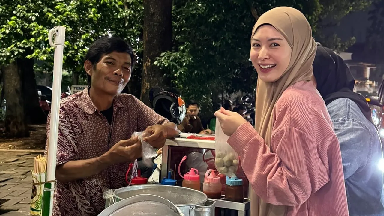 Ayana Moon dan Cilok, Momen Manis di Bulan Ramadan yang Bikin Netizen Gemas