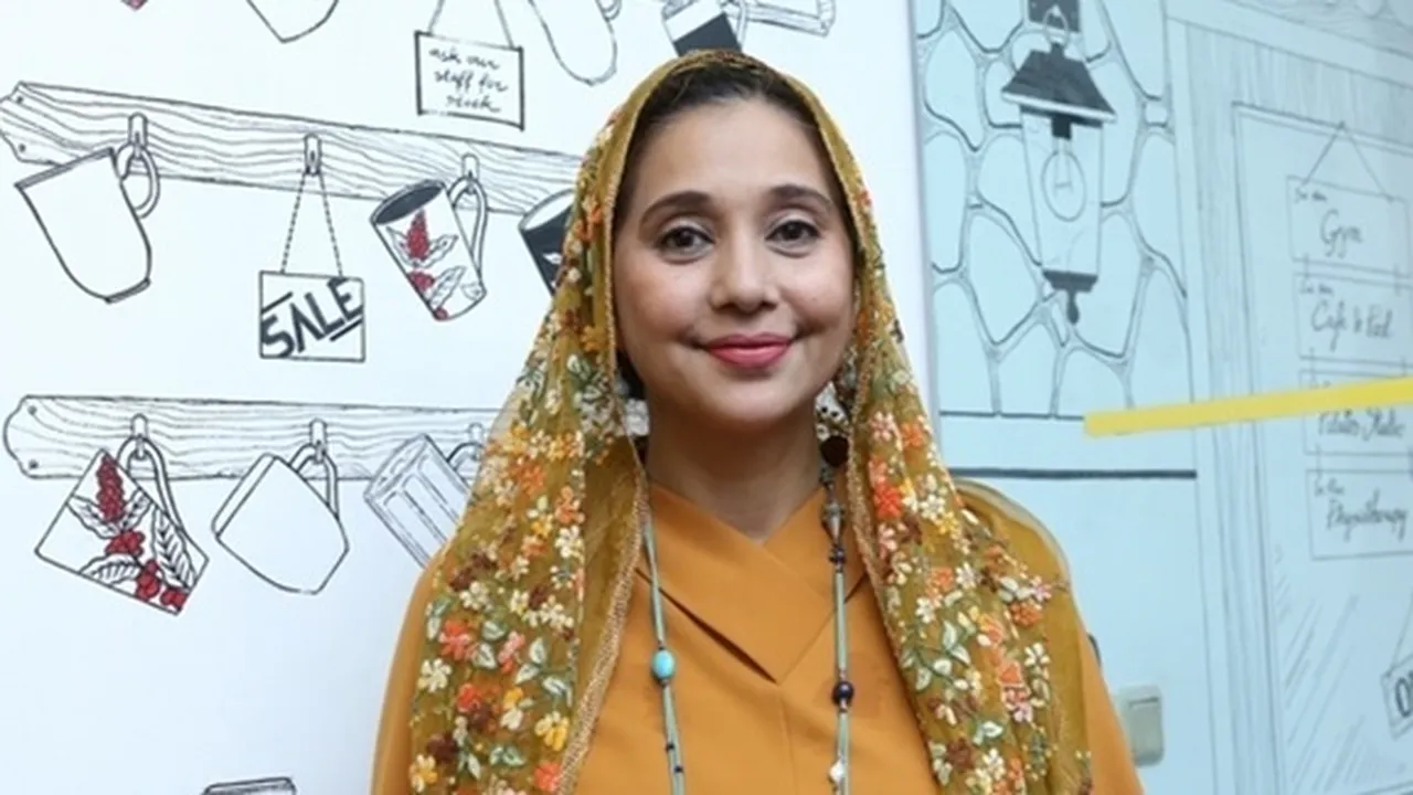 Ayu Azhari Cari Tahu Soal Sertifikasi Halal Gratis