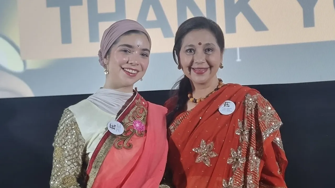 Ayu Azhari dan Isabelle Tramp Kompak Kenakan Sari India, Sama-Sama Cantik