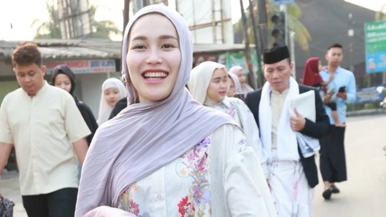 Ayu Ting Ting Batal Bikin Seragam Panitia Kurban Tahun Ini Karena Jadwal Padat