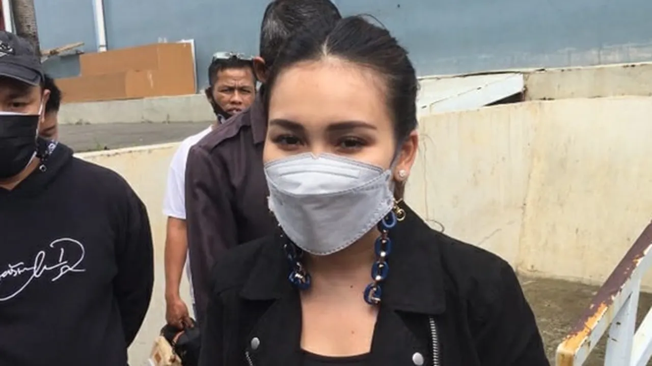 Ayu Ting Ting Batal Menikah, Ibunda Jatuh Sakit?
