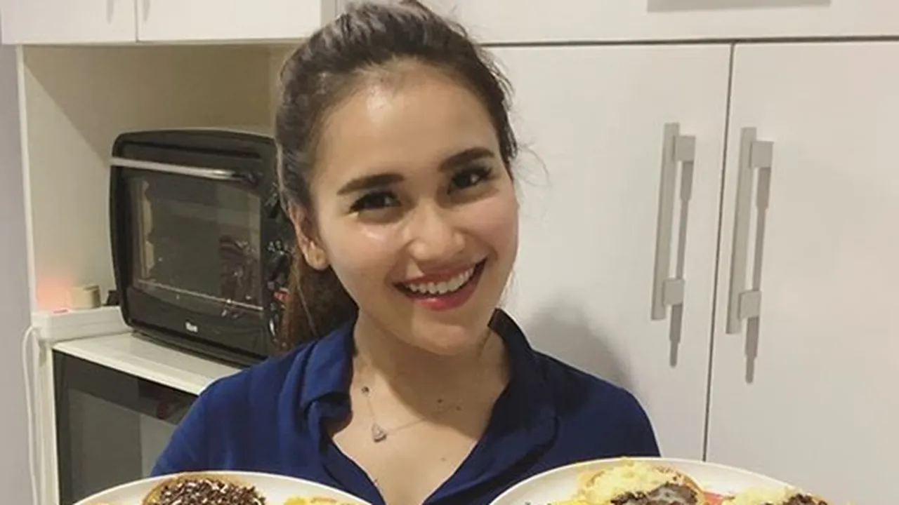 Ayu Ting Ting Masak Terus Selama #DiRumahAJa, Syifa: Dia Beralih Profesi Dari Penyanyi Jadi Juri MasterChef