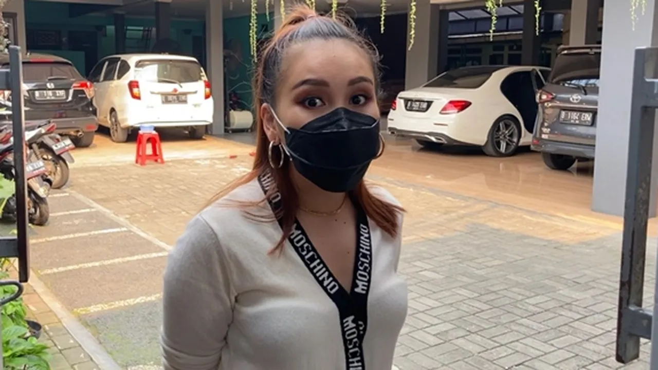 Ayu Ting Ting Sebut Pemilik Akun yang Mem-Bully Dirinya Adalah Seorang Ibu-ibu