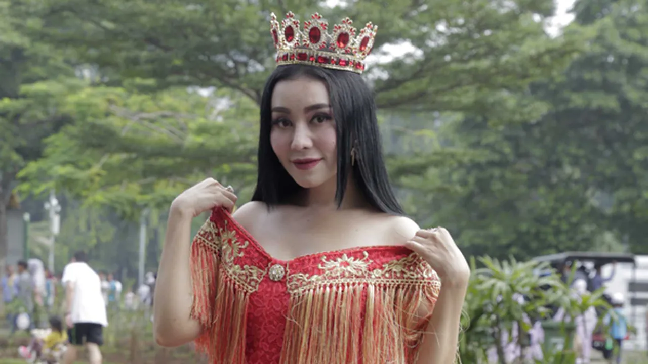 Baby Sexyola Digerebek dan Dihentikan Satpol PP Saat Manggung