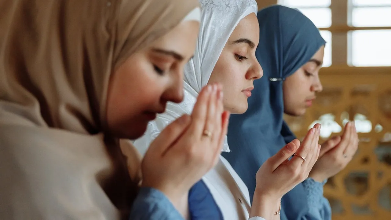 Baca Doa Niat Puasa Ramadan yang Benar Latin & Artinya, Lengkap Harian Serta Sebulan Penuh