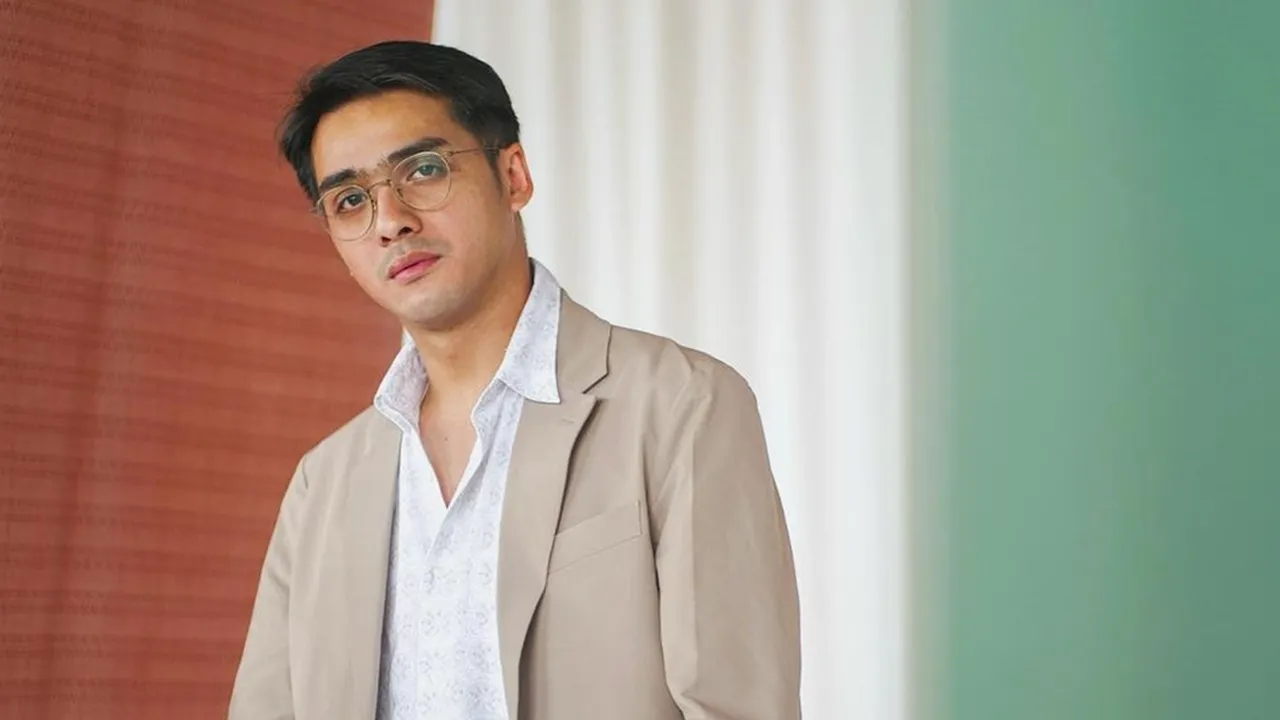 Bagi-Bagi Emas, Ricky Harun Kembali Curi Perhatian Netizen di Instagram