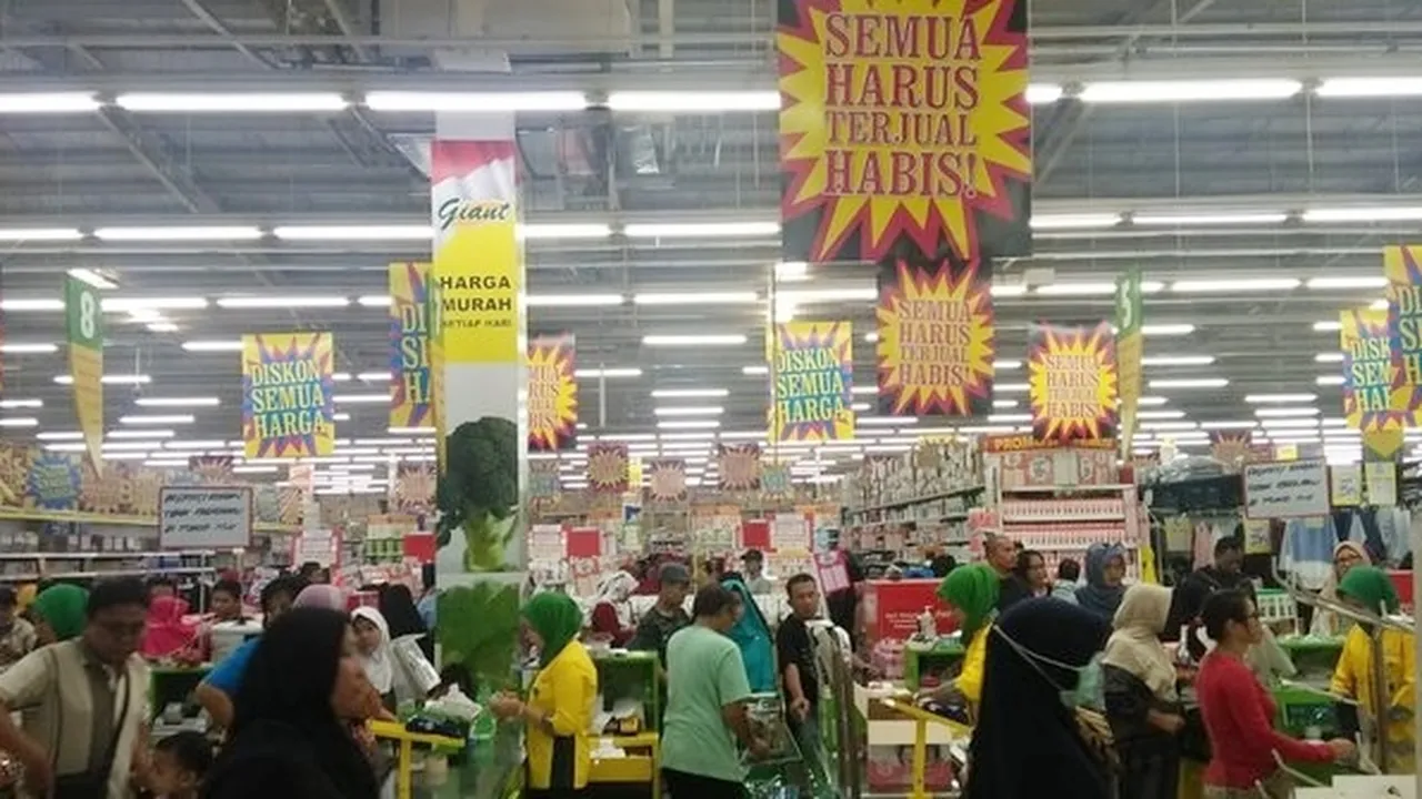 Bakal Tutup Sejumlah Gerai, Giant Diskon Besar - Besaran