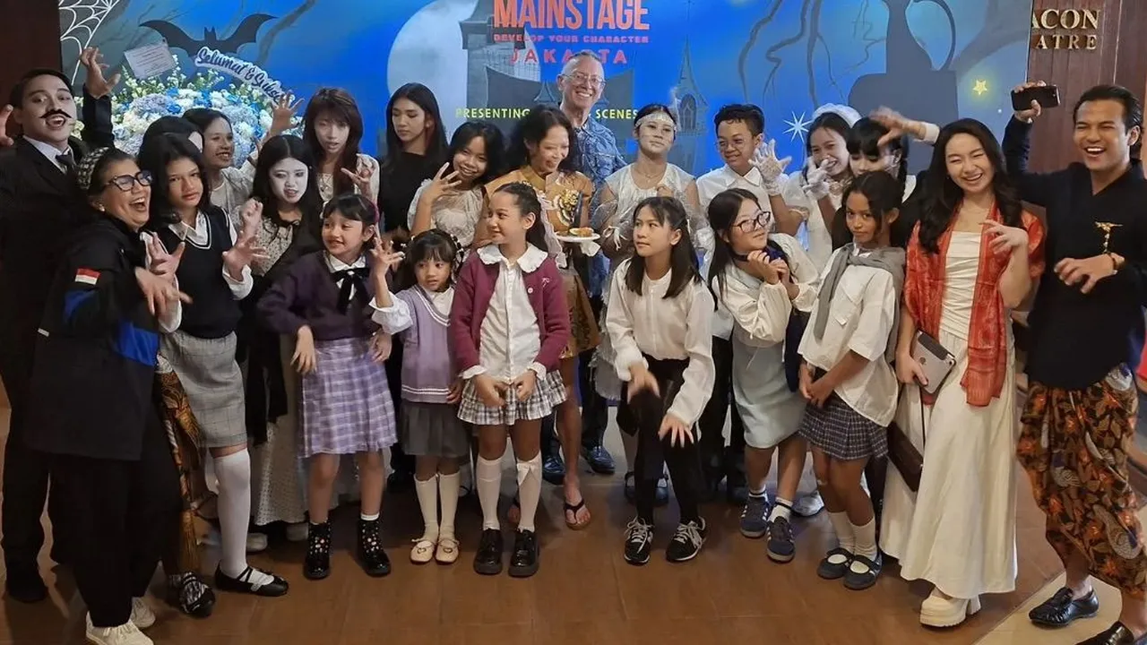 Bakat Muda Indonesia Sukses Pentaskan 'THE ADDAMS FAMILY' Bareng Mentor Broadway