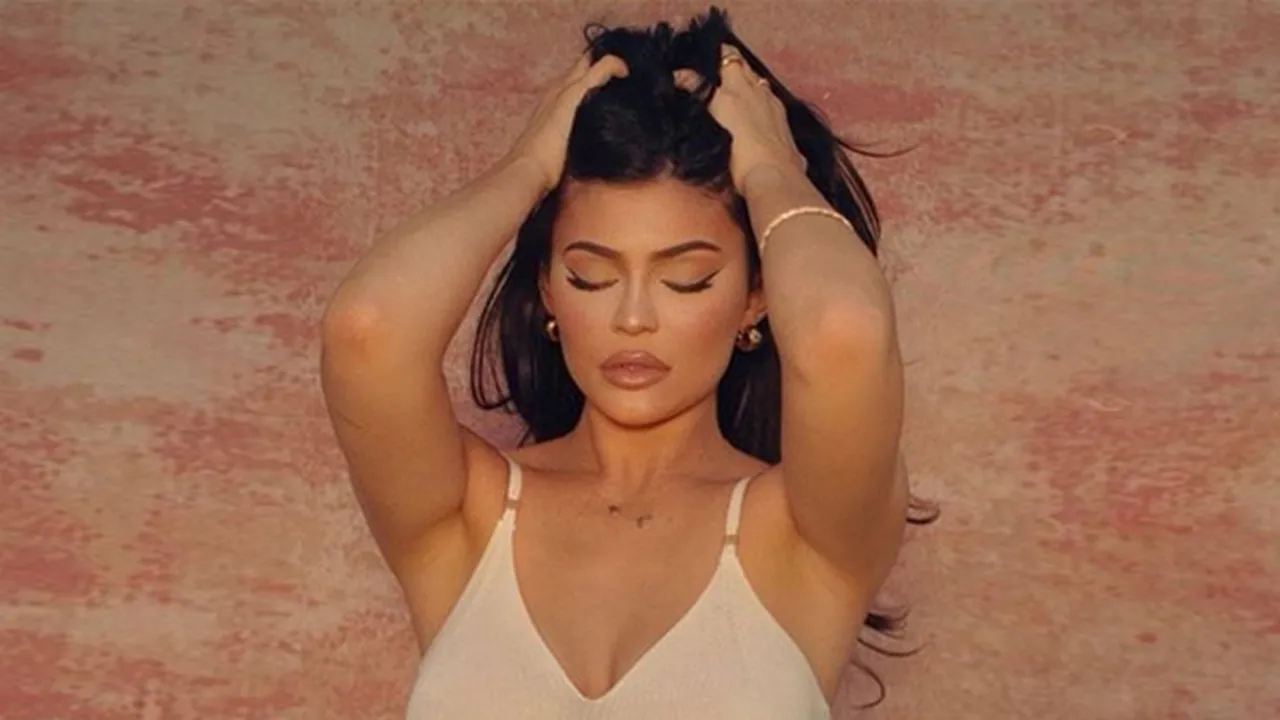 Balas Komentar Body Shaming, Jawaban Kylie Jenner Singkat Tapi Menohok