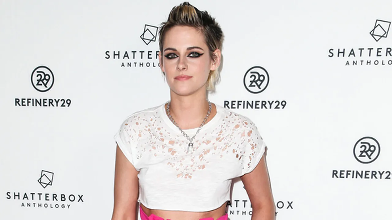 Balikan dengan Stella Maxwell, Kristen Stewart Malah Cium Wanita Lain