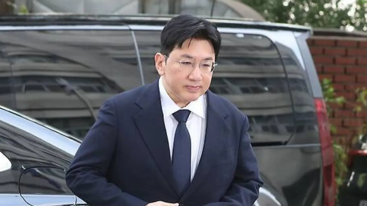Bang Si Hyuk Jalani Pemeriksaan Polisi Terkait Kasus Dugaan Penipuan IPO