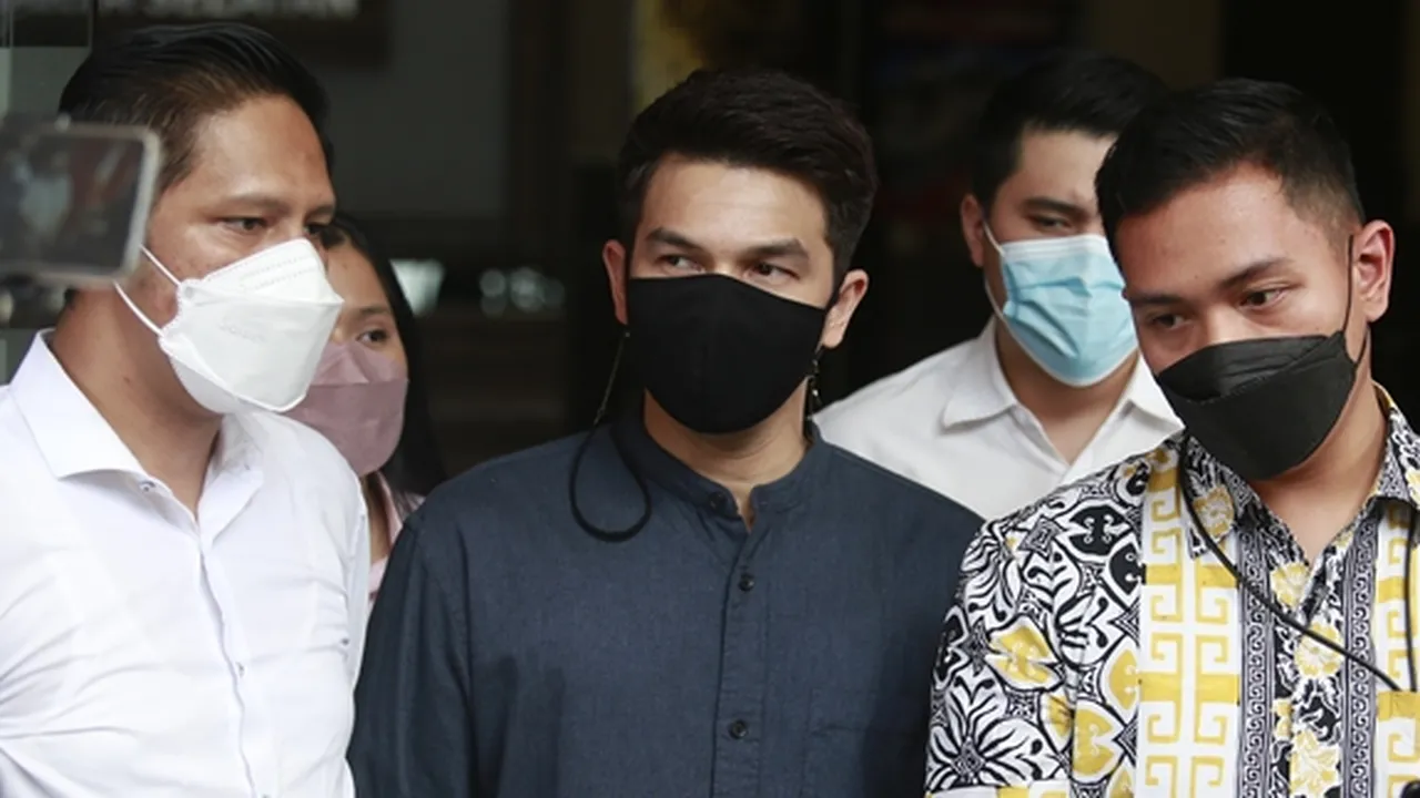 Bantah Lakukan KDRT ke Sang Istri, Jonathan Frizzy Laporkan Balik Dhena Devanka