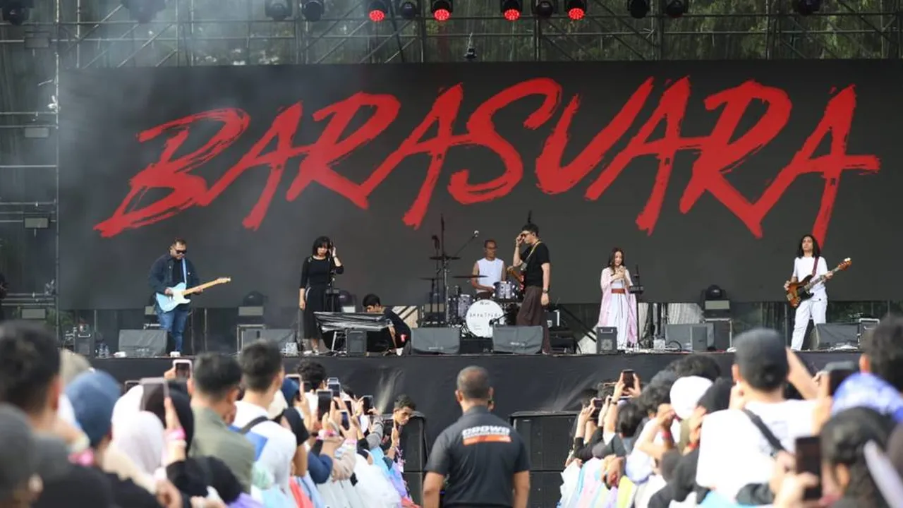 Barasuara Tampil Enerjik, Iga Massardi MBG ke Penonton KLBB 2026