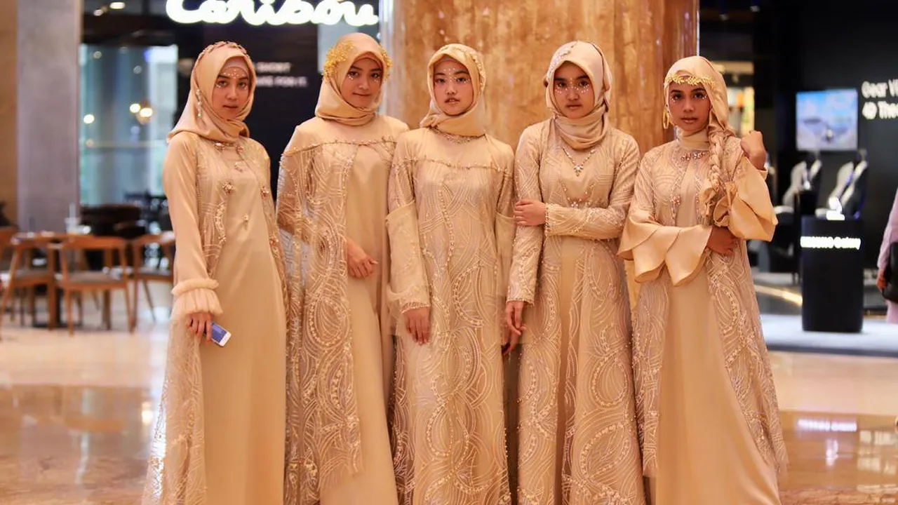 Bareng Tika Ramlan, Designer Yanti Adeni Pamerkan 'Luxury Eid' untuk Idul Fitri