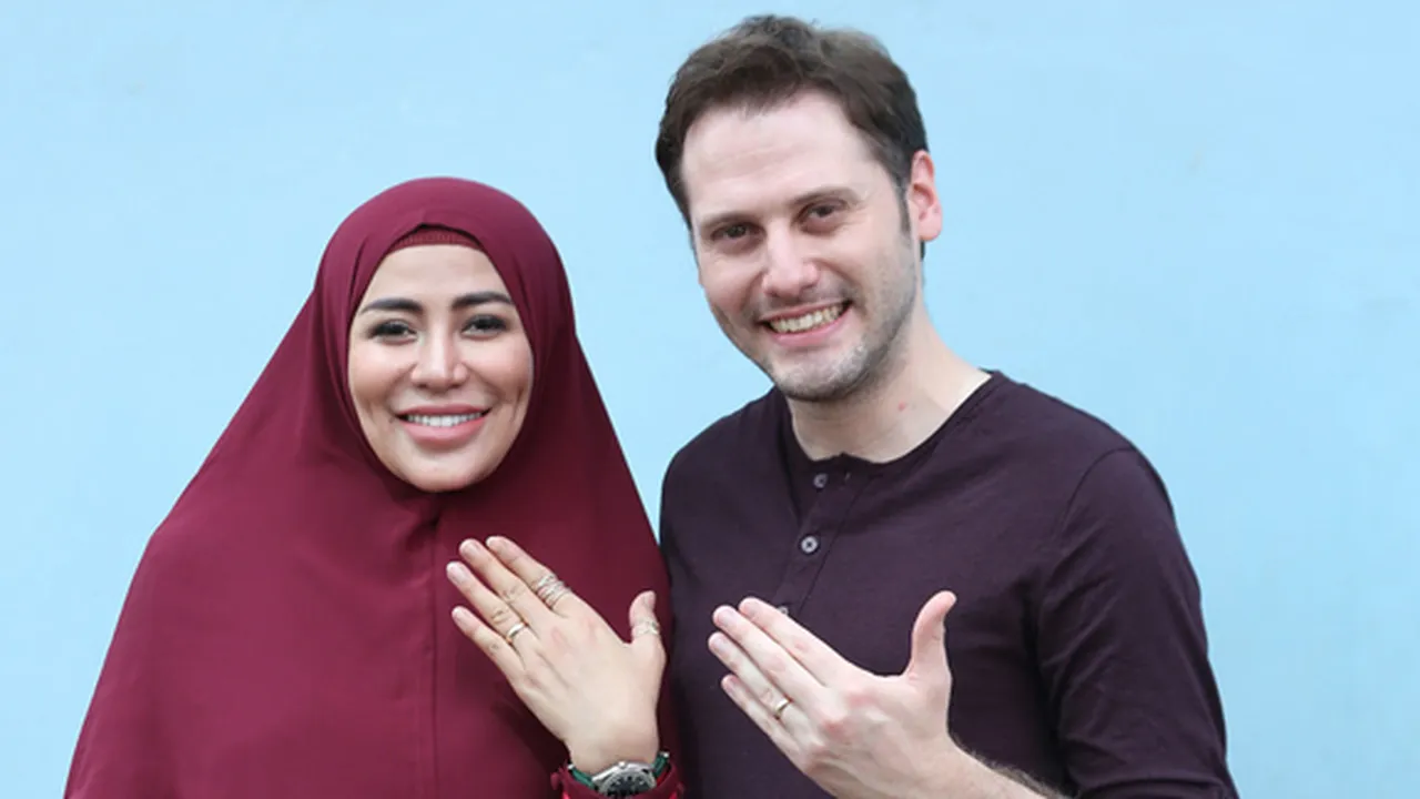 Baru 1 Bulan Menikah, Cinta Penelope Curhat Sudah Diterpa Cobaan Bertubi-Tubi Baru 1 Bulan Menikah, Cinta Penelope Curhat Sudah Diterpa Cobaan Bertubi-Tubi