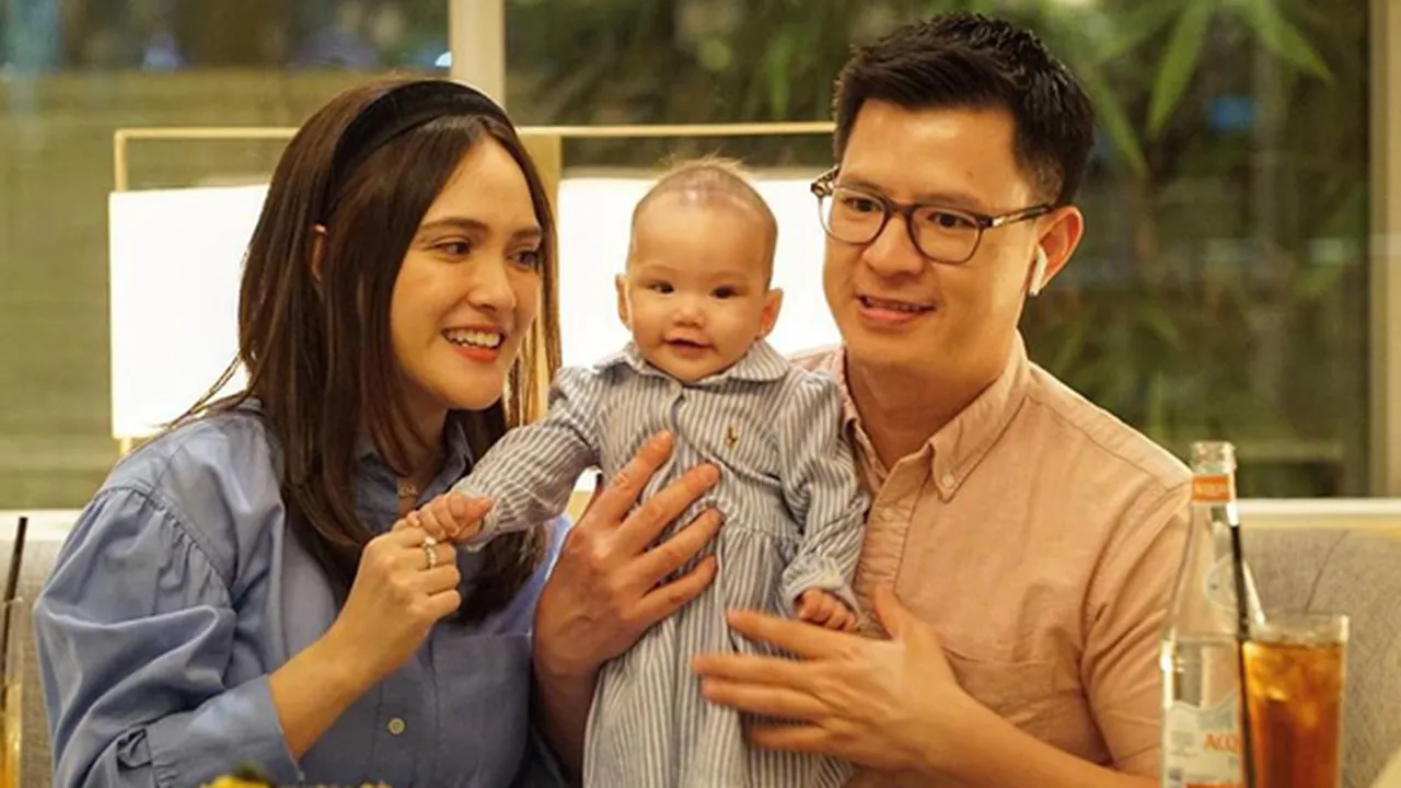 Baru 5 Bulan, Baby Claire Putri Shandy Aulia Sudah Bisa Berdiri Sendiri Baru 5 Bulan, Baby Claire Putri Shandy Aulia Sudah Bisa Berdiri Sendiri