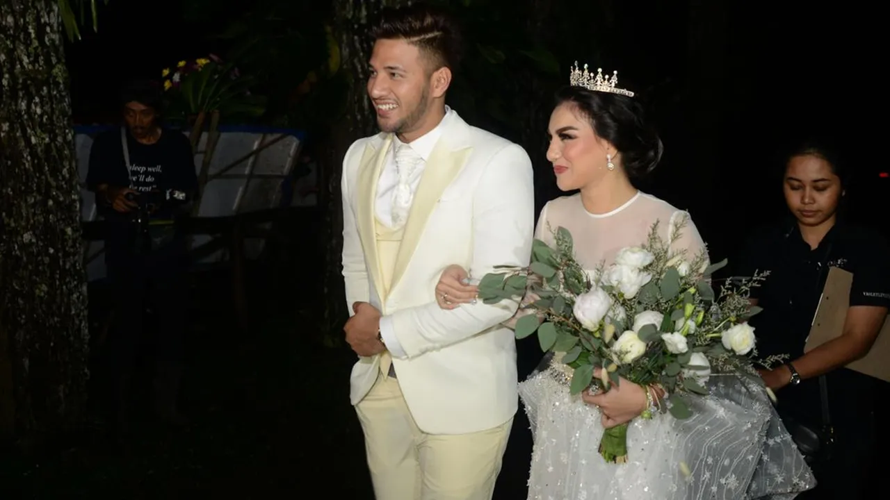 Baru Kembali Dari Bulan Madu, Irish Bella Isyaratkan Kehamilan?