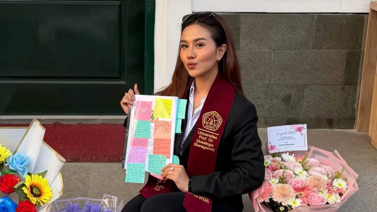 Baru Lulus S1, Mayang Lucyana Gaspol Lanjut S2 di LSPR