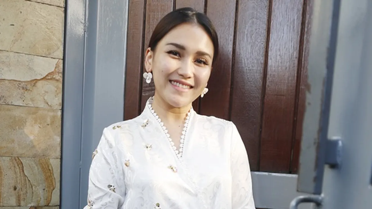 Baru Terungkap, Ternyata Sang Ibunda Selalu Ngidam Makan Durian Saat Hamil Ayu Ting Ting