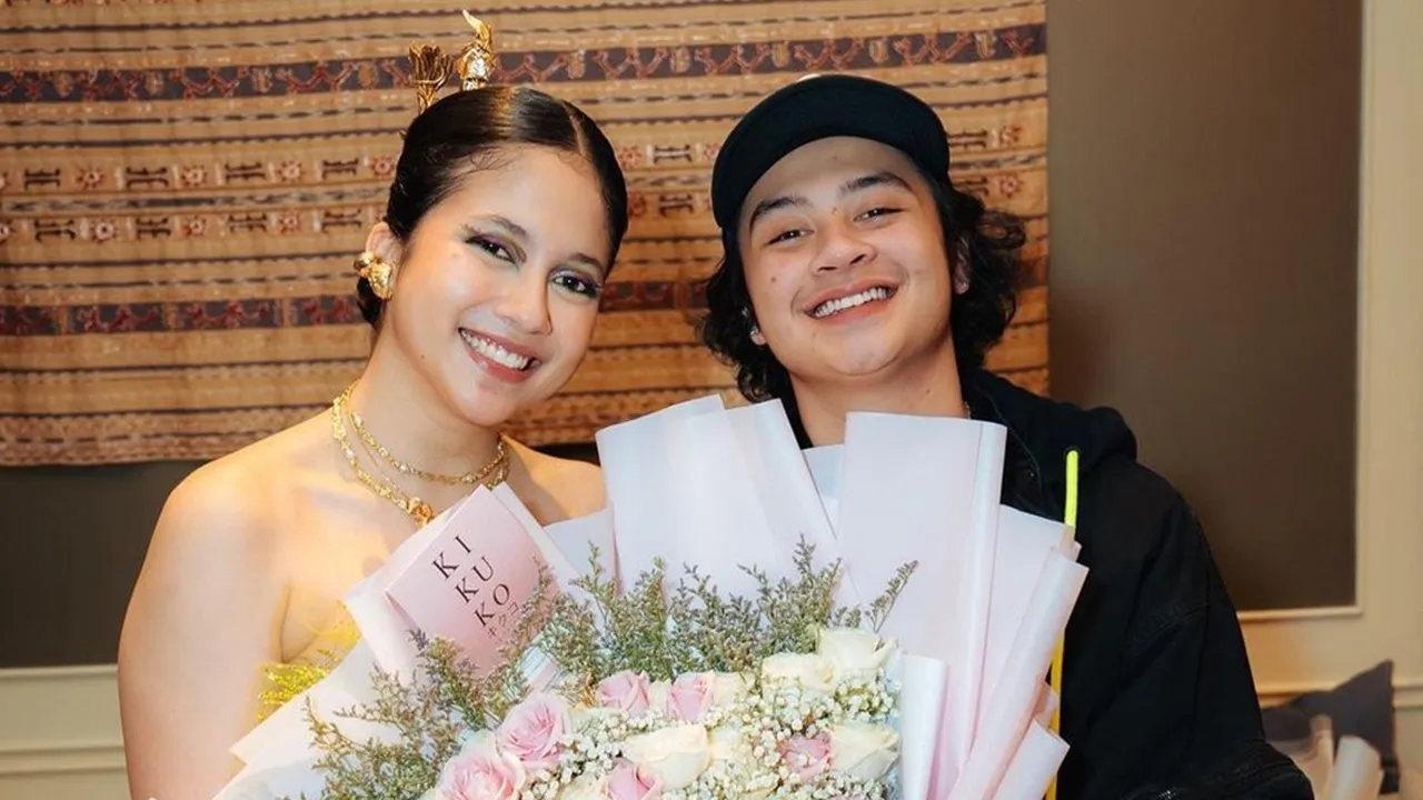 Bastian Steel Lamar Sitha Marino, Beri Cincin Berlian Super Cantik Bastian Steel Lamar Sitha Marino, Beri Cincin Berlian Super Cantik