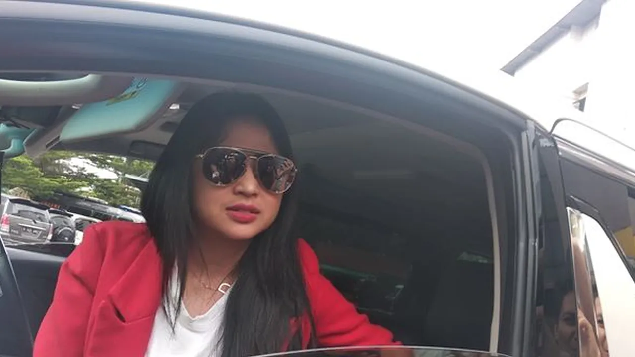 Batalkan Pekerjaan - Rugi Materi, Dewi Perssik Kecewa Saat Penuhi Panggilan Polisi Batalkan Pekerjaan - Rugi Materi, Dewi Perssik Kecewa Saat Penuhi Panggilan Polisi