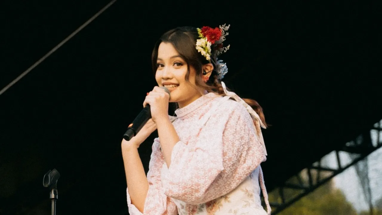 Bawakan Lagu Baru di 'We The Fest 2023', Aruma Sukses Curi Perhatian Bawakan Lagu Baru di 'We The Fest 2023', Aruma Sukses Curi Perhatian