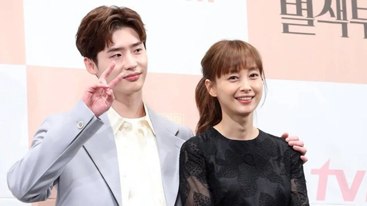 Beda Usia 10 Tahun, Lee Jong Suk dan Lee Na Young Cute di Preskon Drama