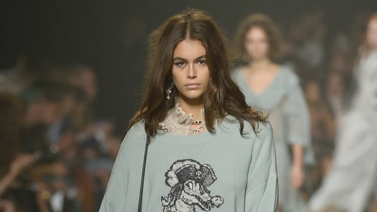 Belajar Dari Kesalahan, Kaia Gerber Sekarang Ogah Pakai Makeup