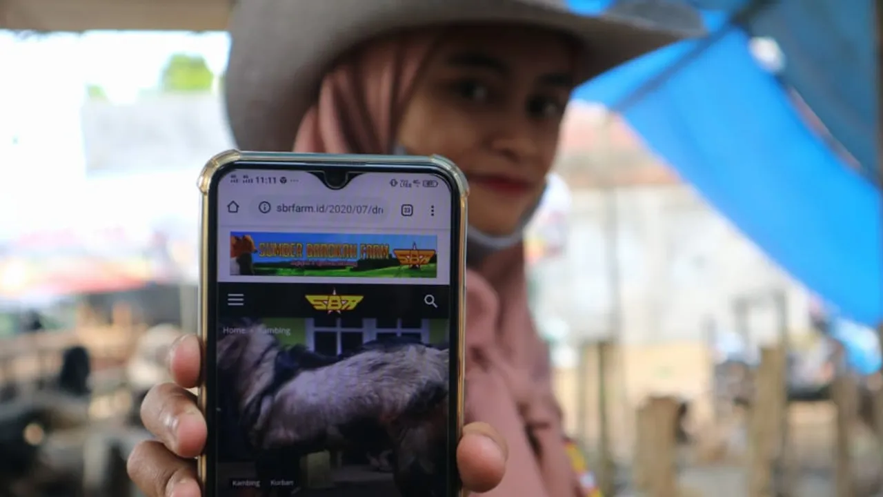 Beli Kambing Dilayani SPG, Tempat Jual Kurban Ini Tawarkan Konsep Yang Unik