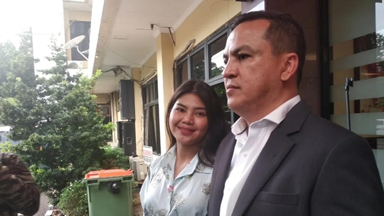 Belum Kelar Masalahnya Dengan Dewi Perssik, Rosa Meldianti Datangi Kantor Polisi Lagi