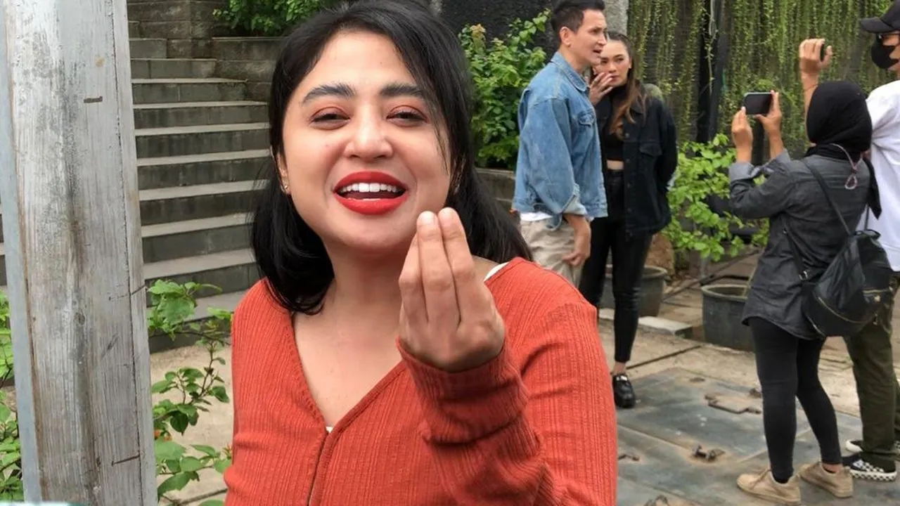 Belum Lama Sandang Status Janda Lagi, Dewi Perssik Akui Dirinya Telah Dilamar Seorang Pilot