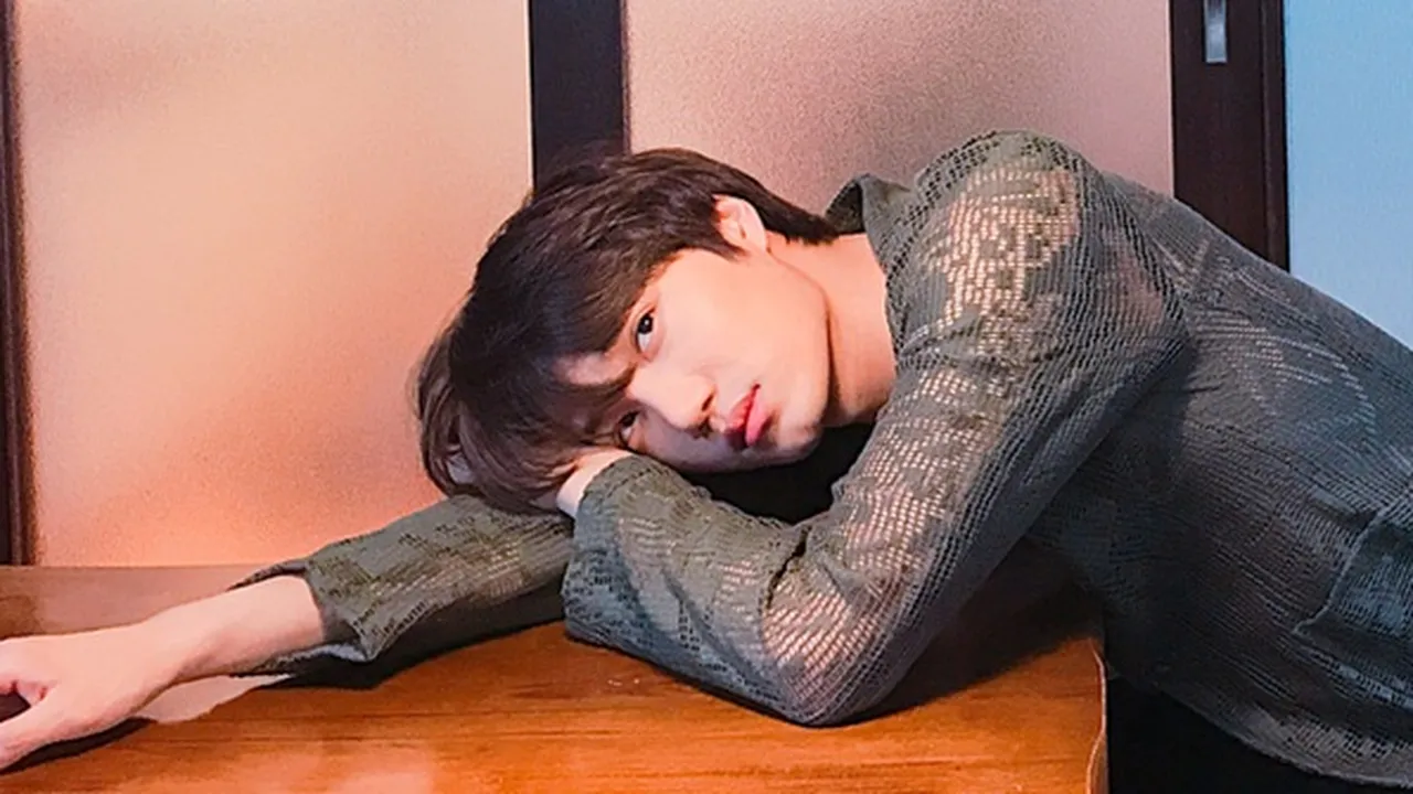 Benarkah Posting Foto Eiffel Saat Malam Seperti Kai EXO Dilarang? Begini Faktanya!