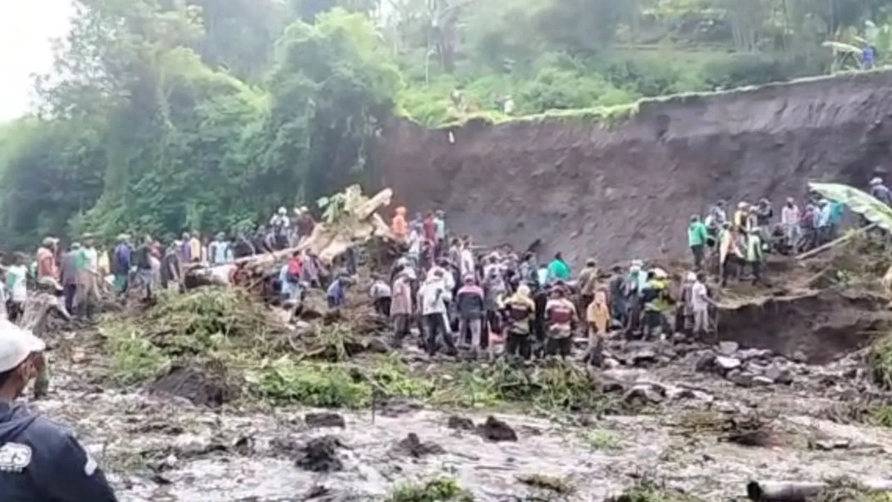 Bencana Alam Longsor Terjadi di Malang,  Satu Warga Masih Dalam Pencarian