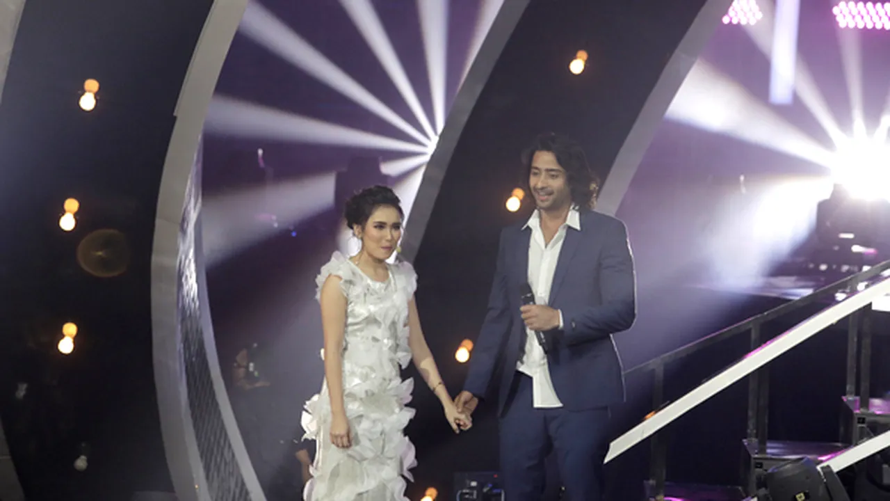 Berangkat Umrah, Ayu Ting Ting Berdoa Berjodoh dengan Shaheer Sheikh?