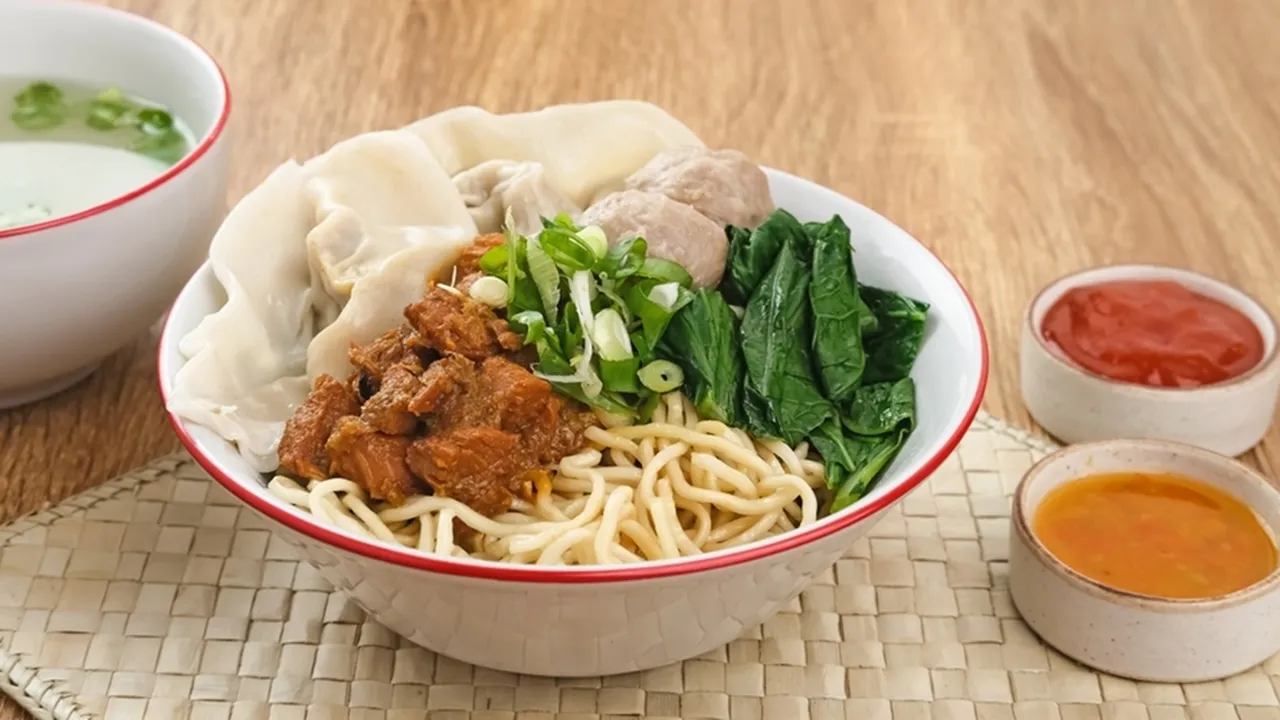 Berburu Menu Makan Siang di Surabaya yang Cocok Menemani Tanggal Tua
