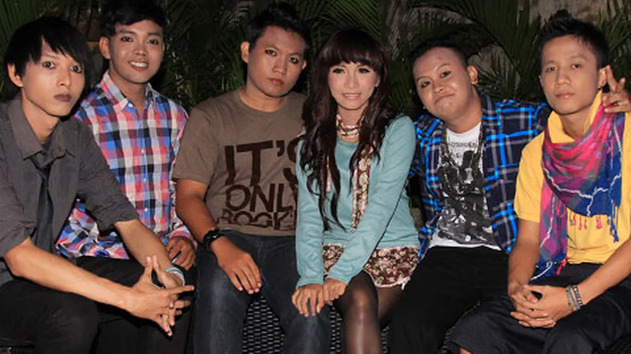 Berciri Suara Lebah Synthesizer, Bee Violet Rilis 'SAHABAT'