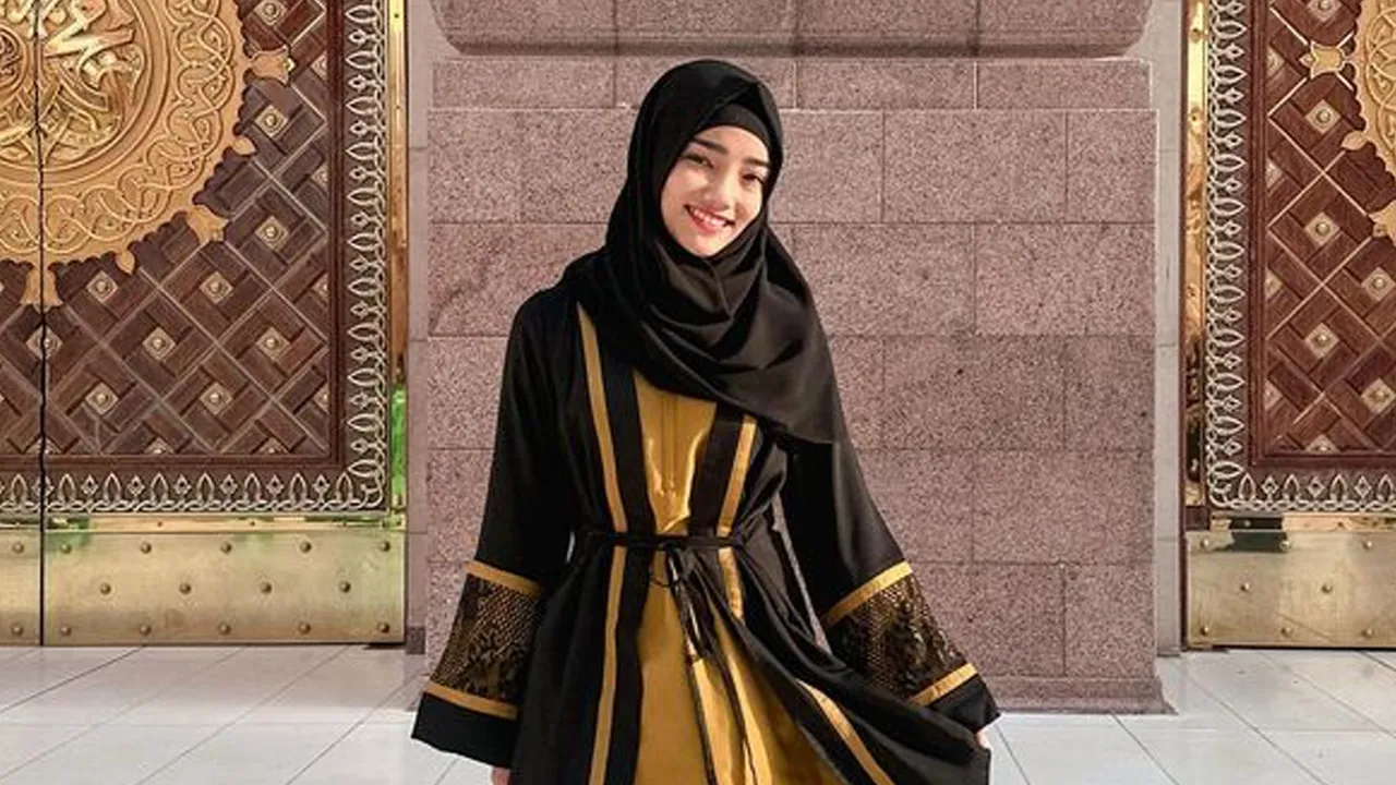Berdoa Agar Tak Diusili, Usai Umrah Fuji Akui Lebih Tenang