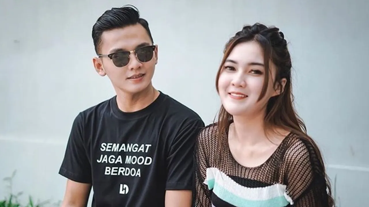Beredar Foto Undangan Nikah Nella Kharisma dan Dory Harsa, Agama Keduanya Bikin Bingung Netizens