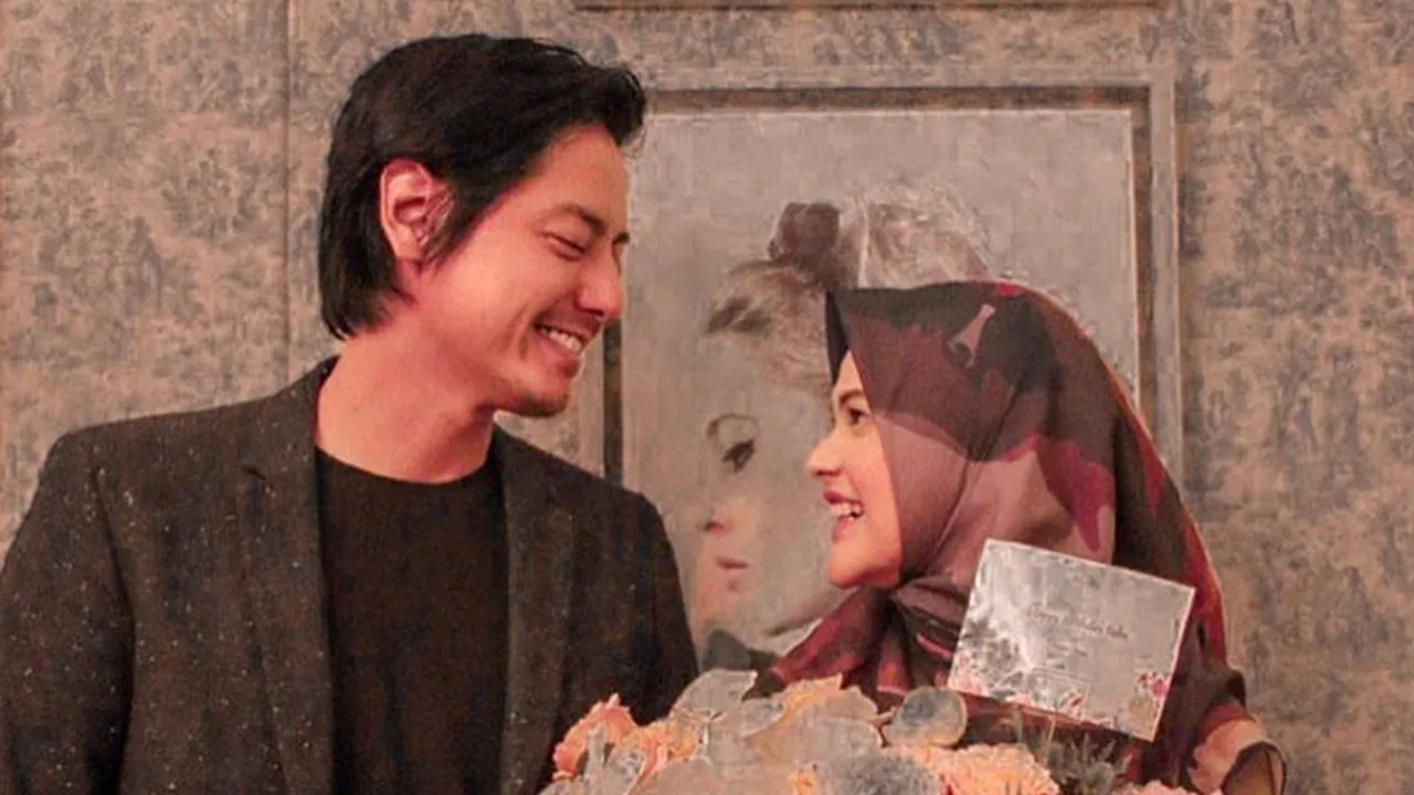 Beredar Undangan Pernikahan Roger Danuarta dan Cut Meyriska, Digelar di Hotel Mewah