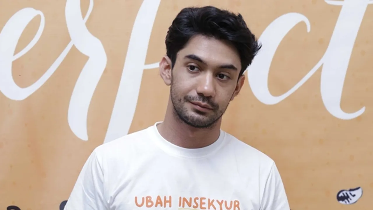 Beredar video Reza Rahadian Cium Kiky Saputri, Captionnya Menggelitik Banget! Beredar video Reza Rahadian Cium Kiky Saputri, Captionnya Menggelitik Banget!