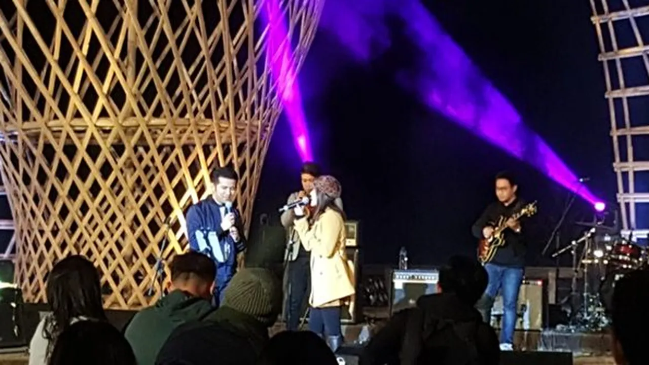 Beri Kejutan Spesial, Emil Dardak Duet Bareng Sierra Soetedjo di Jazz Gunung 2019 Beri Kejutan Spesial, Emil Dardak Duet Bareng Sierra Soetedjo di Jazz Gunung 2019