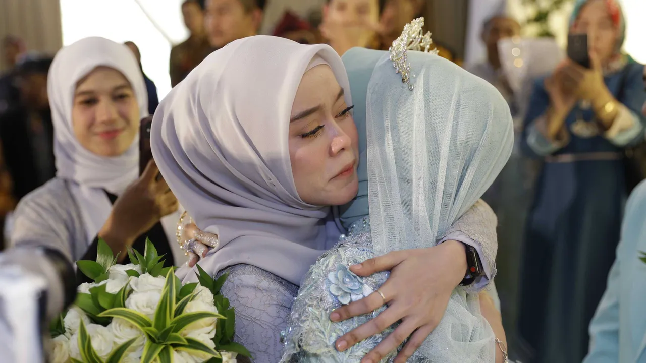 Beri Ucapan Selamat Untuk Pernikahan Ega dan Rafly, Lesti Malah Nangis