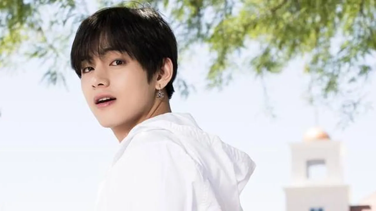 Berjas Tampan dan Bawa Pistol, V BTS 'Tembak' Hati Para ARMY