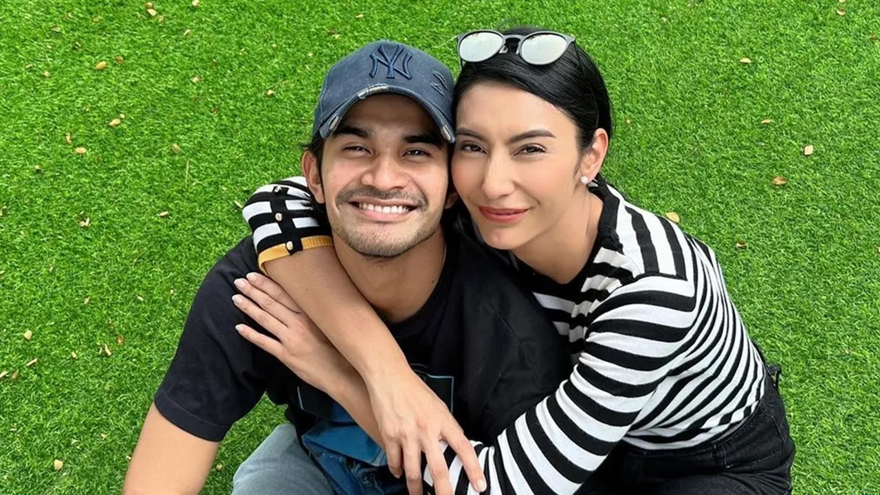 Berkas Sudah Lengkap, Tyas Mirasih Siap Menikah dengan Tengku Tezi Berkas Sudah Lengkap, Tyas Mirasih Siap Menikah dengan Tengku Tezi